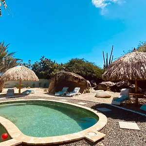 Charming 2-bedroom With Saltwater Pool Apartment